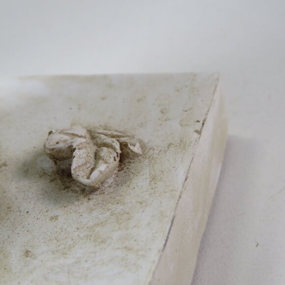 Pair of Vintage Faux Stone Floral Urn Bookends or Door Stops Distressed design - Picture 8 of 12